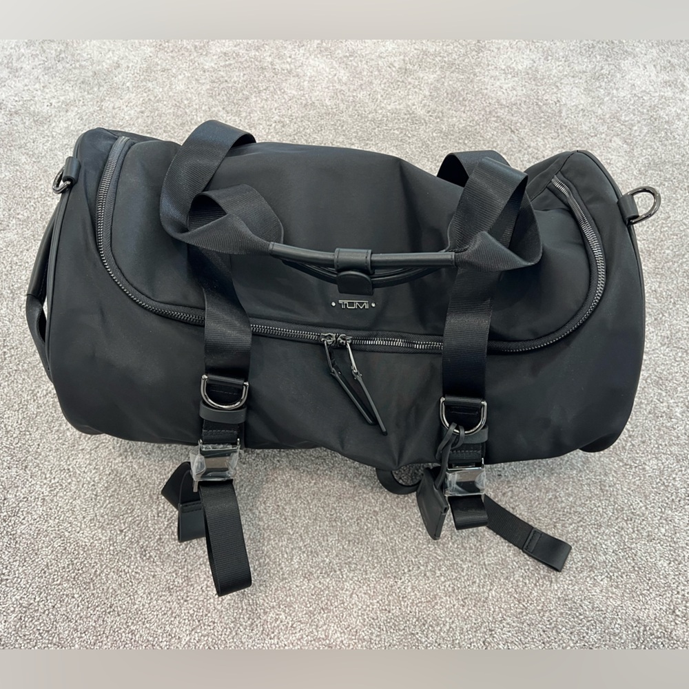 Tumi Voyager Misty Duffel
New w/o tags